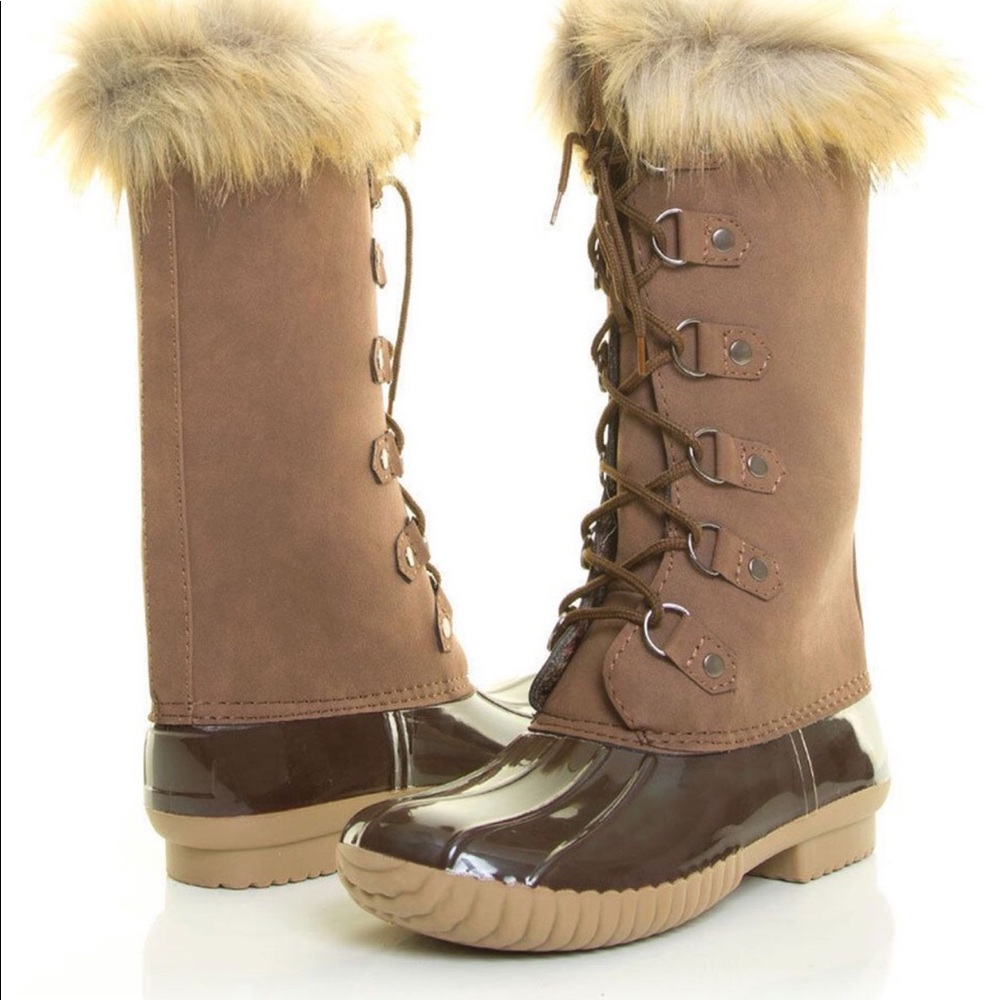 NWOT Brown Duck Boots with Fur